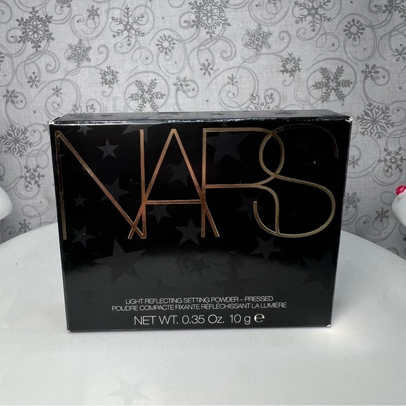 NARS Light Reflecting Setting Pressed Powder | Shade Crystal | Christmas - Picture 2 of 11